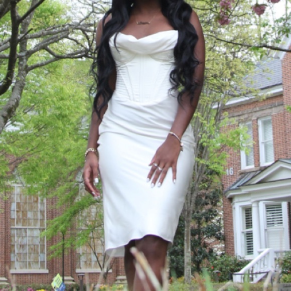 Selling a house of CB dress! Worn once - Picture 2 of 2